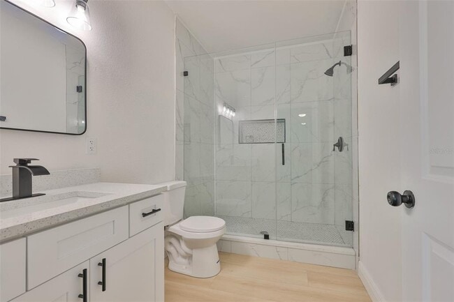 Building Photo - 829 18th St S