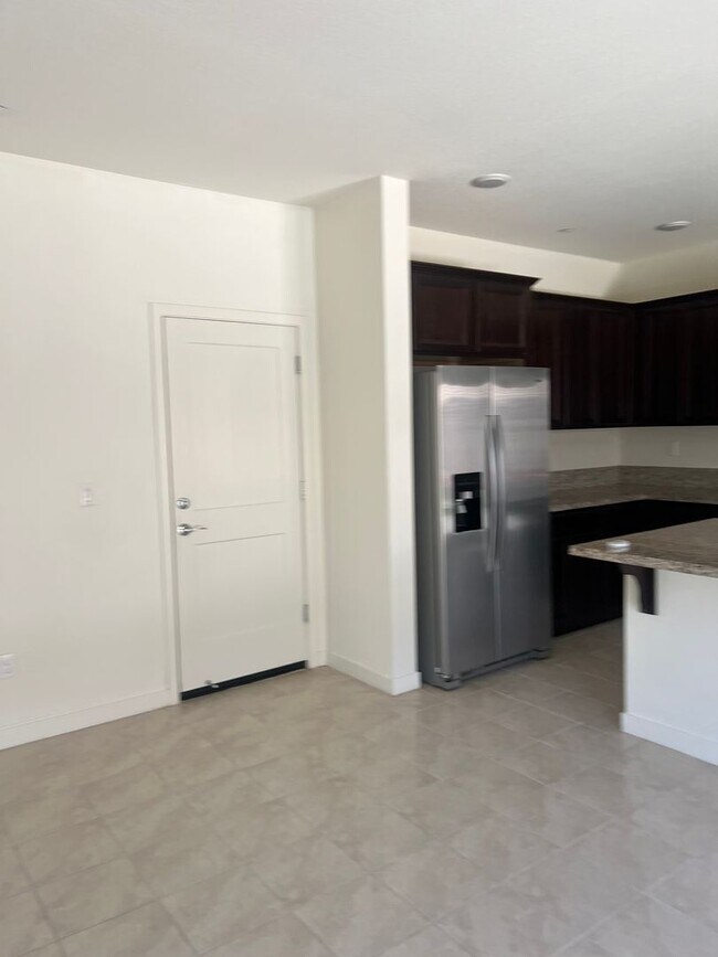 Building Photo - 1095 Wake Forest Ct