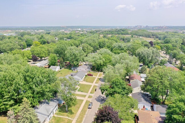 Building Photo - 4023 5th Pl NW