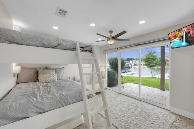 Building Photo - 604 Port