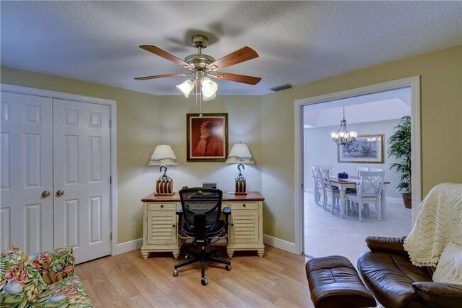 Building Photo - 6101 SE Landing Way