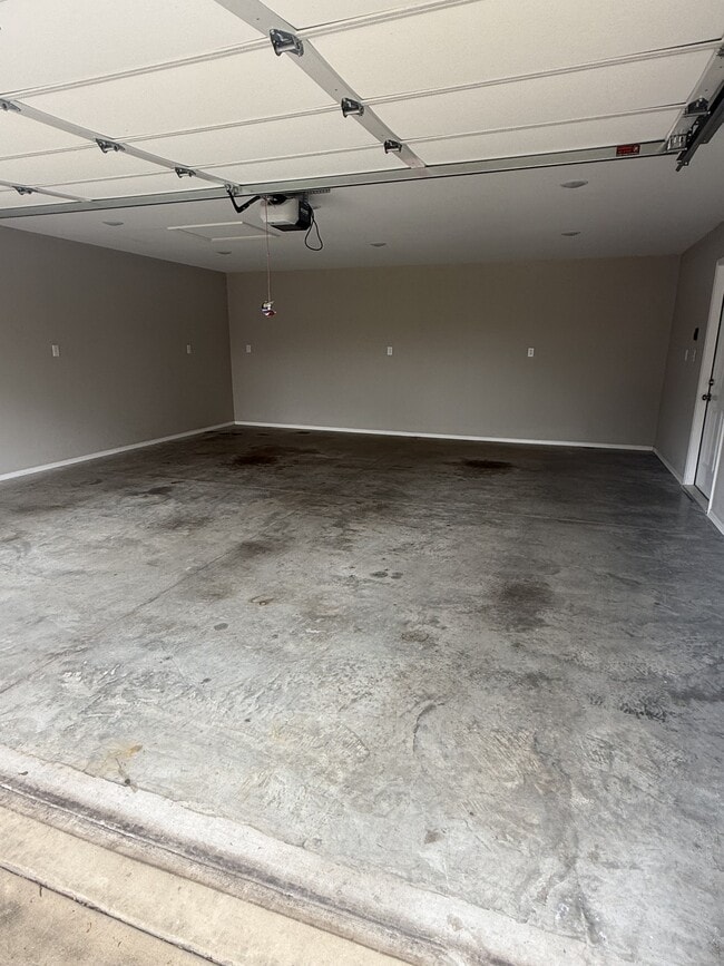 Building Photo - 406 S Ash