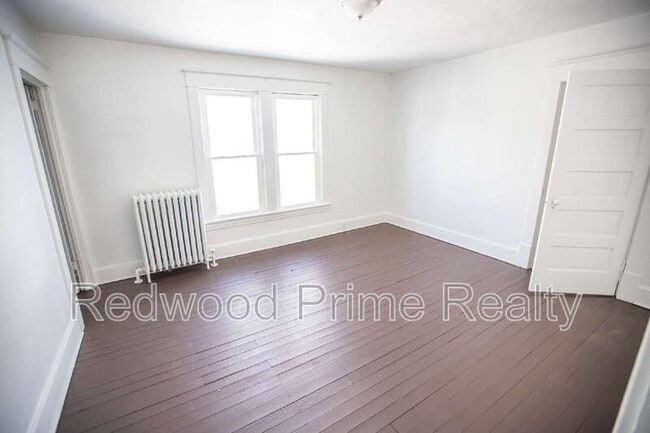 Building Photo - 552-554 Highland Ave