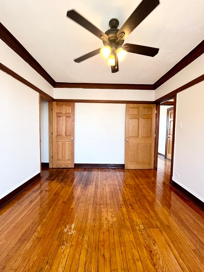 Building Photo - 2154 N Kildare Ave
