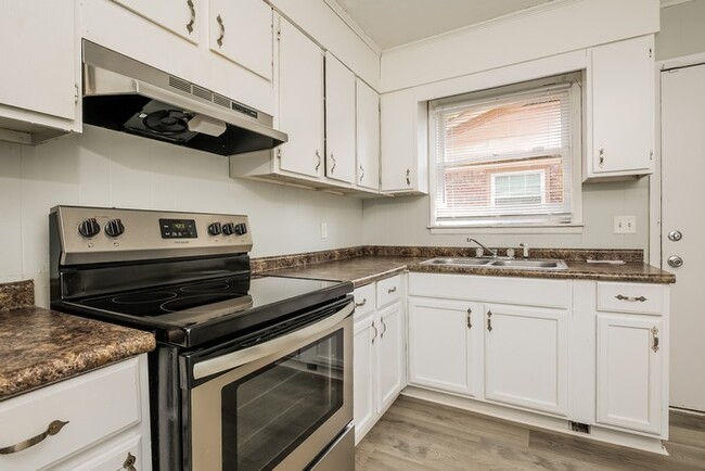 Building Photo - Beautiful 4  Bedroom Home Close to I-77!