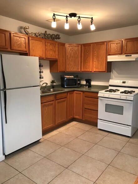 Building Photo - 575 N Broadway