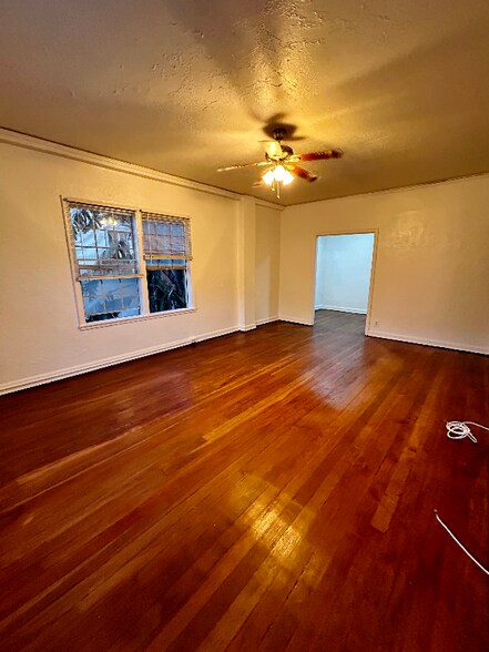 Building Photo - 1523 N McCadden Pl