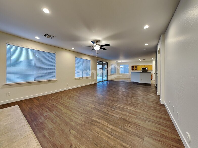 Building Photo - 5602 W Darrel Rd