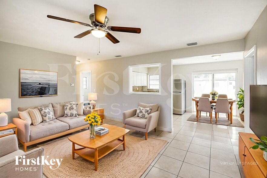 Building Photo - 18000 NW 6th Ct