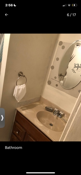 Full vanity and mirror - 278 Drummond Ave