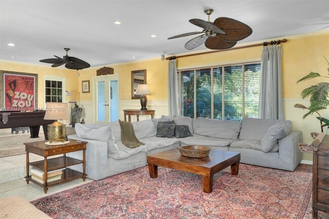 Building Photo - 7975 Biscayne Point Cir