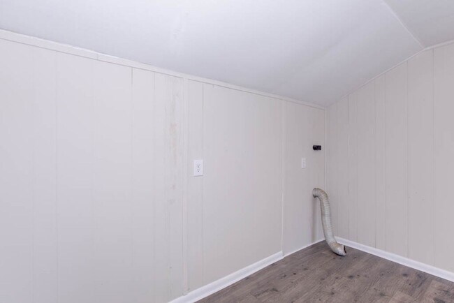 Building Photo - 106 Pine Grove Ave