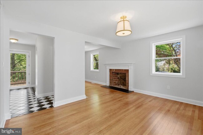 Building Photo - 5736 8th Rd N