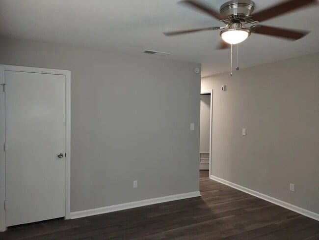 Building Photo - 1327 Ridgeview Rd