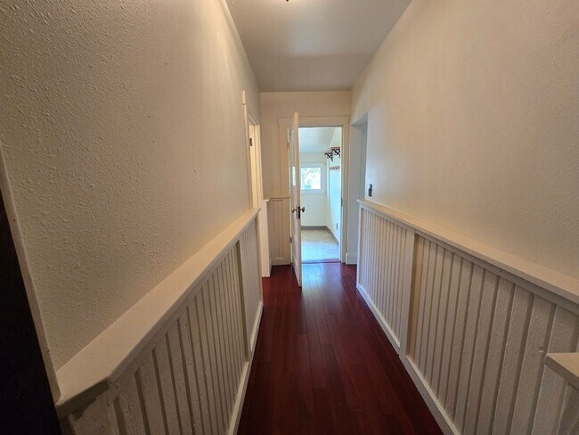 Building Photo - Garland District Home!