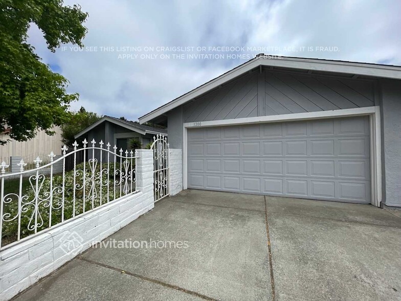 Building Photo - 1200 Skyline Dr