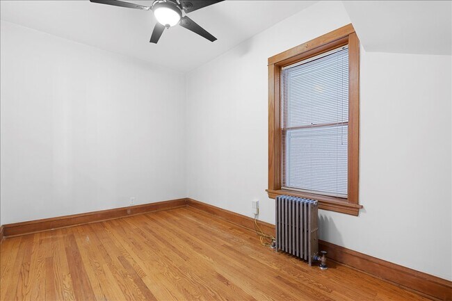 Building Photo - 4226 N Sawyer Ave