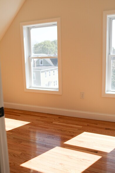 Building Photo - 170 Salem St