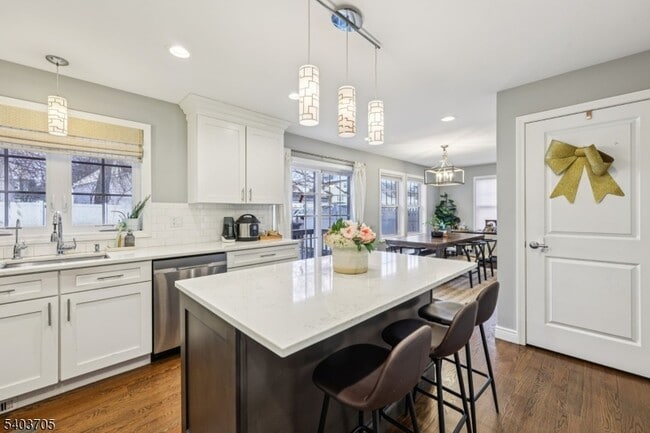 Building Photo - 3-11 Lyons Ave