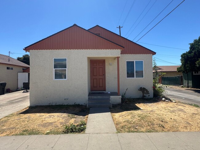 Primary Photo - 210 W Boone St