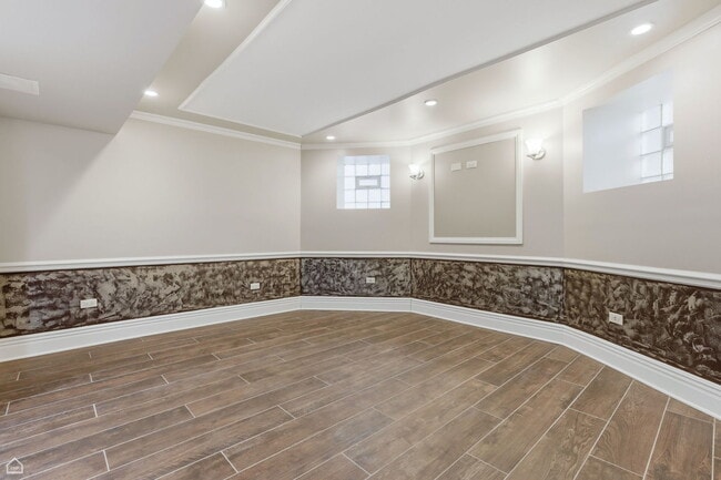 Building Photo - 5614 N Campbell Ave