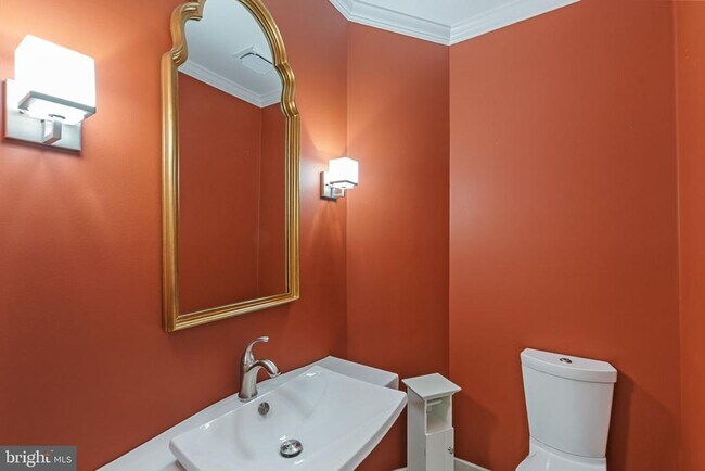 Building Photo - 6860 Williamsburg Pond Ct