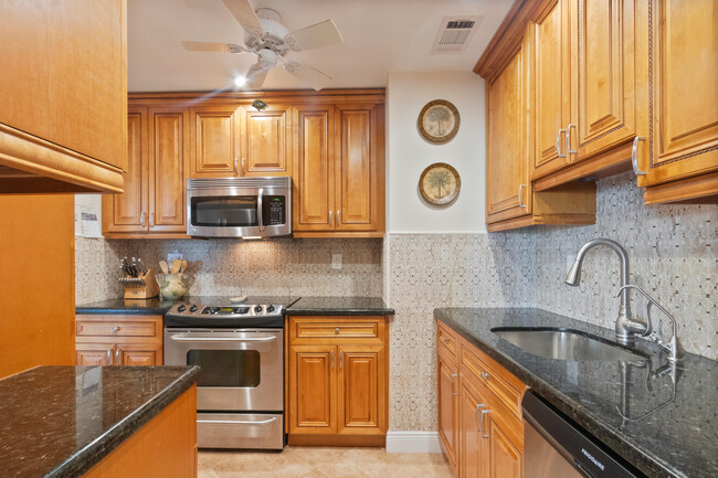 Building Photo - 1198 Hillsboro Mile