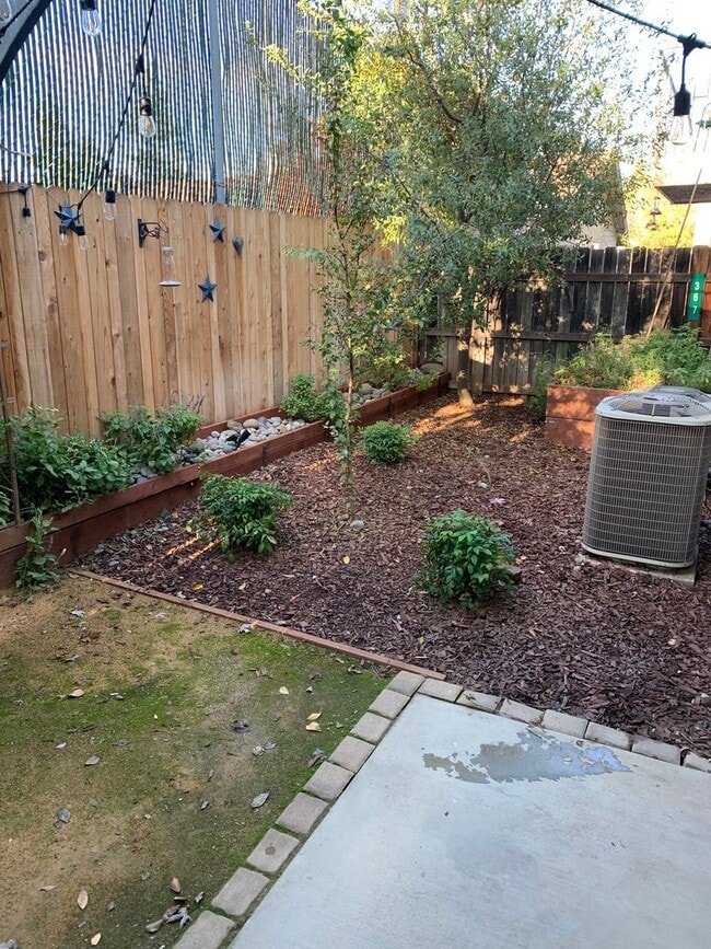 Building Photo - updated condo in central location