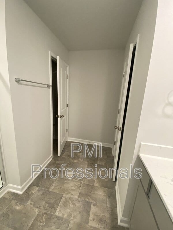 Building Photo - 4140 Feetham Dr