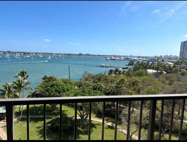 Building Photo - 5200 N Flagler Dr