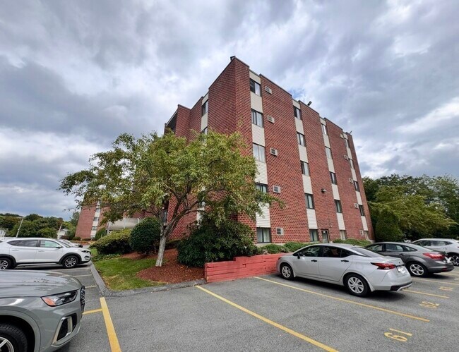 Building Photo - 137 Franklin St
