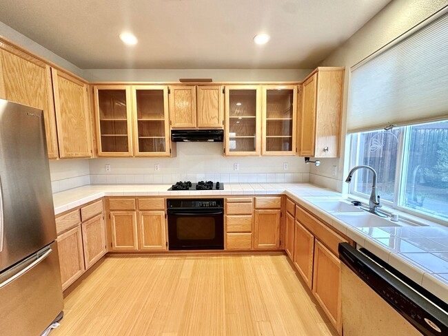 Building Photo - Coming Soon! Charming 3-Bedroom Hamilton Home