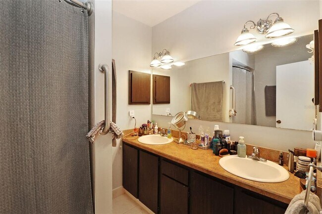 Building Photo - 18423 Swan Lake Dr