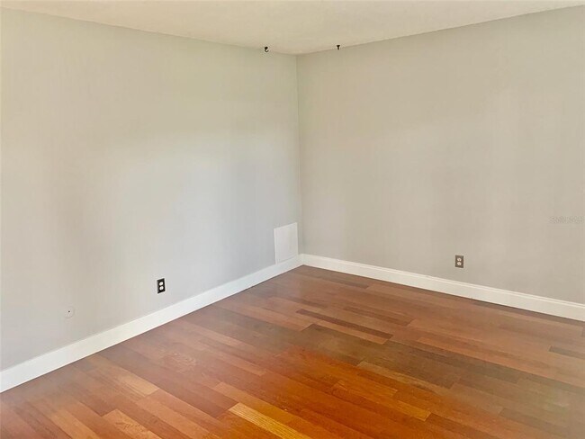 Building Photo - 2808 W Azeele St