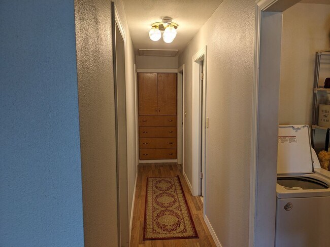 Building Photo - Cherry St Duplex