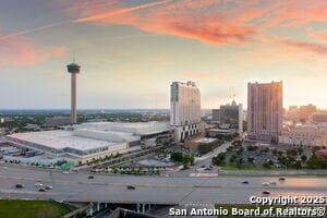 Building Photo - 215 Center St