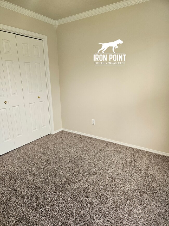 Building Photo - Candlestick Park Sub-3bed/2bath w/2 car ga...