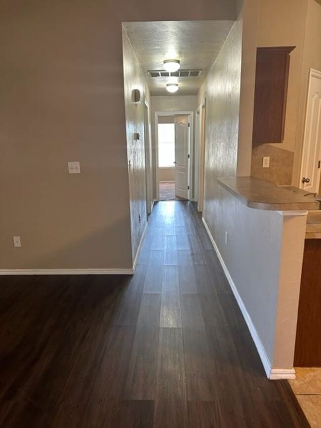 Building Photo - Great Duplex with Open Floor Plan - Wood Laminate Floors in Living