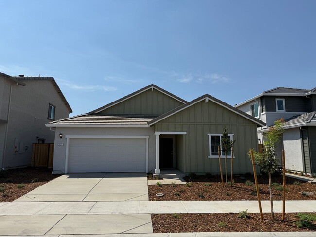 Primary Photo - Beautiful 4 bed 2 bath located in West Ros...