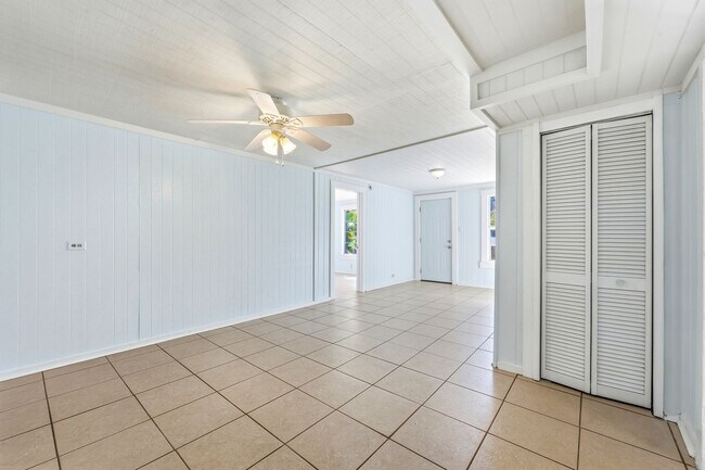Building Photo - Neptune Beach Bungalow