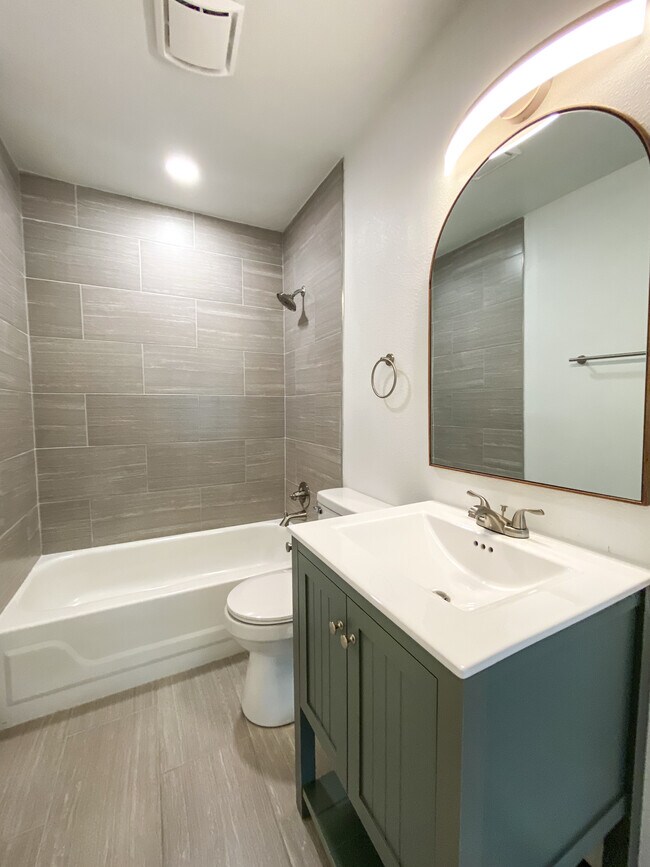 Building Photo - 3509 E 4th St