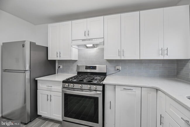 Building Photo - 10607 Weymouth St