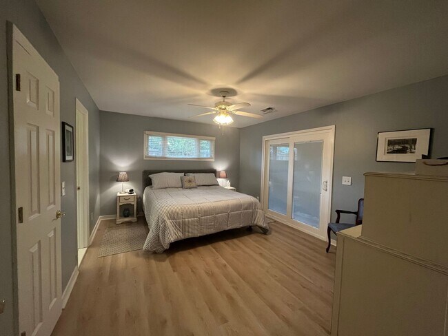 Building Photo - 6-month SUMMER rental within minutes of Wrightsville Beach!