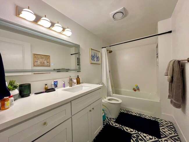 Building Photo - Gorgeous Mid century Modern home in San Ca...