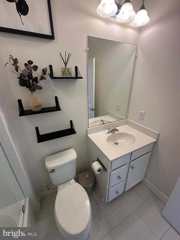 Building Photo - 127 Capital Ct