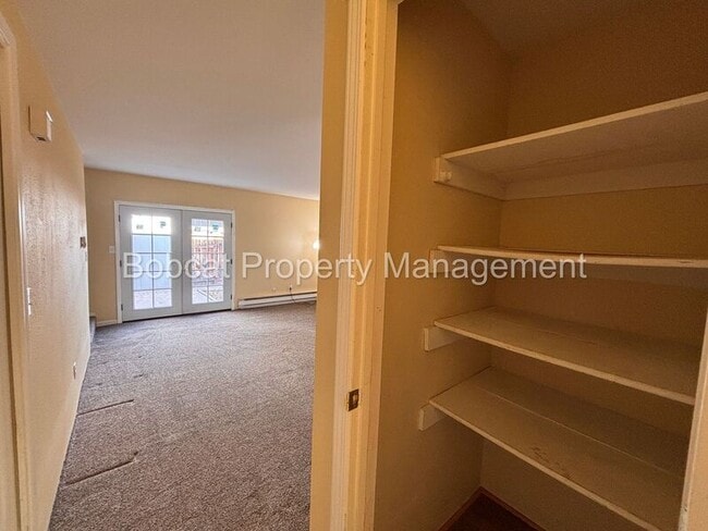 Building Photo - 1316 Green Dr