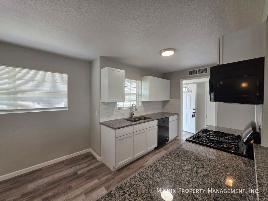 Building Photo - 4603 Mercedes Dr
