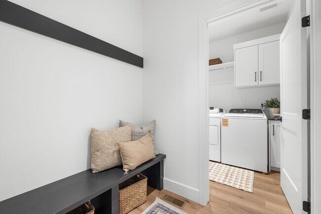 Building Photo - Brand New Luxury Duplex-Top of the line finishes & walking distance to The Village.