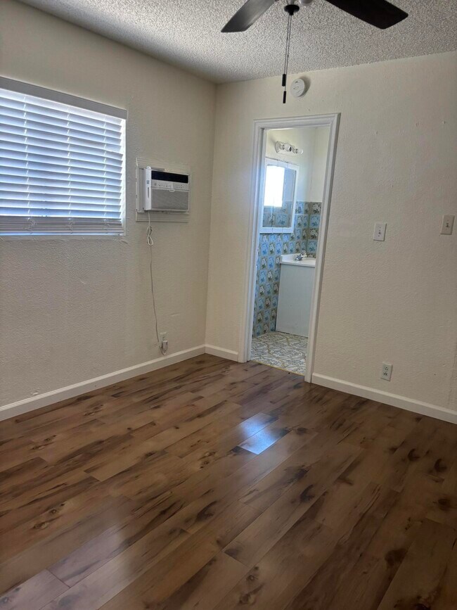 Building Photo - 83632 Manzanita Ave