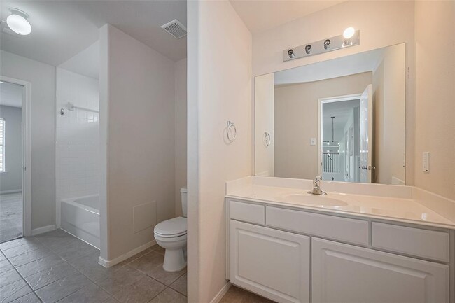 Building Photo - 21627 Cozy Hollow Ln